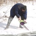 
              Пропиливаемся в верха, куда плюшефилы не добрались. Причем пилим не только дерева, но и лед. Саныч показал, что такое настоящий энтузязизм.&nbsp;
            