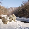 
              Сексапильная яма под камнем. Однозначно, там пасутся голодные рыбы.&nbsp;
            