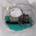 Процесс добычи жидкой воды из мягкого снега.
            